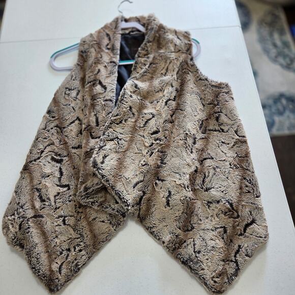 The Limited Woman's Faux Fur Vest size XS/S. "DRY CLEAN ONLY" - Picture 8 of 8